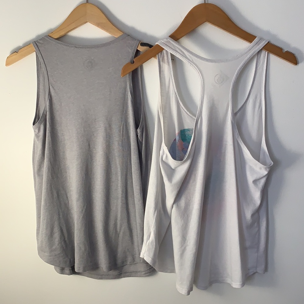 2 Pack Volcom Tank Tops - Picture 2 of 2